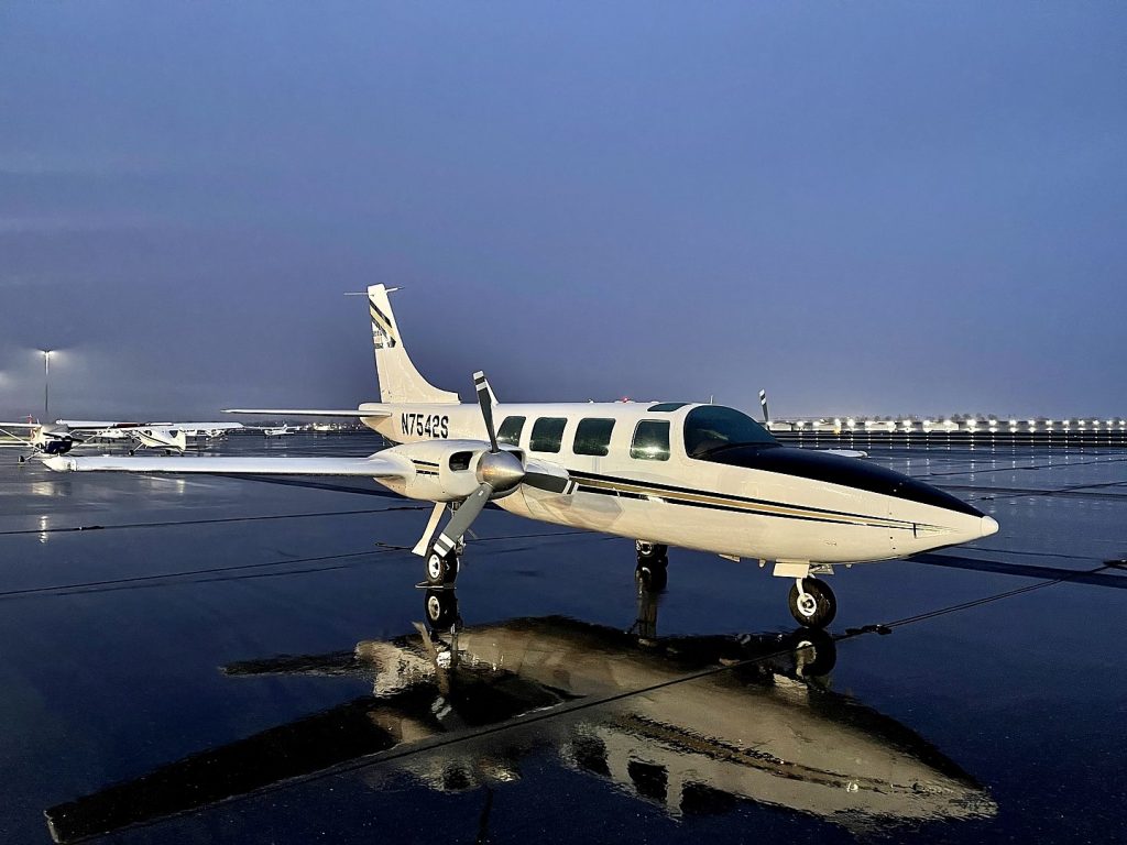 Baltimore Piper Aerostar 600 Charter