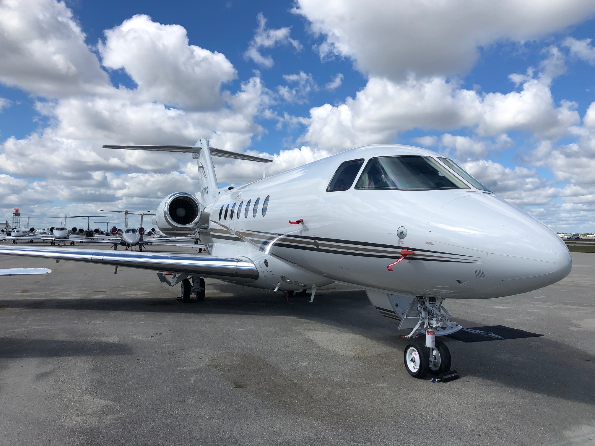 Hawker 4000 super midsize jet for Baltimore charter
