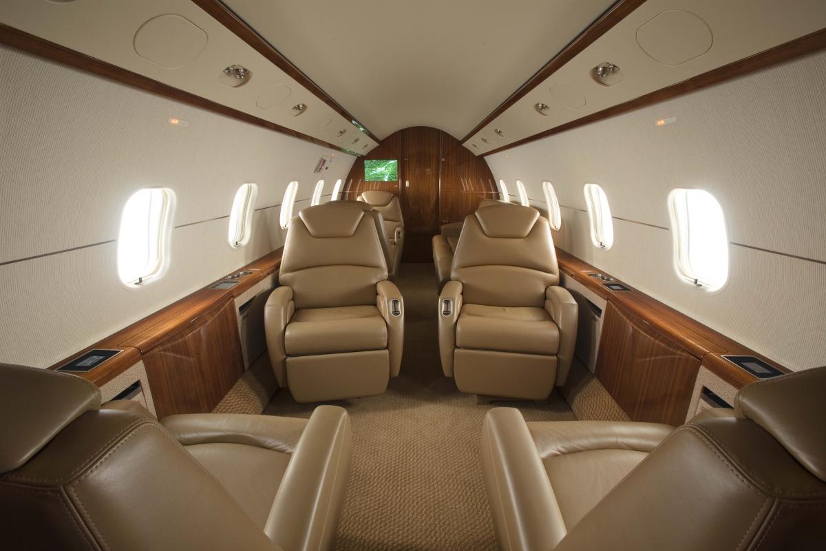 Bombardier Challenger 300 cabin for Baltimore charter